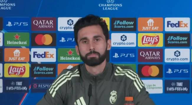 大反转！皇马主帅阿韦洛亚引发争议，球迷齐声嘘：双重标准过于明显